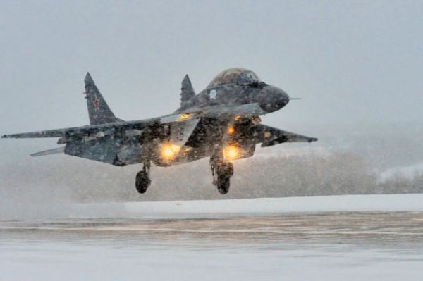 Палубные летчики на МиГ-29К провели воздушный бой в небе Заполярья