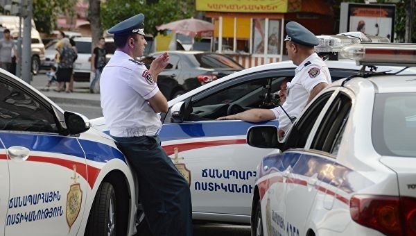 <br />
В Армении россиянина ранили ножом<br />
