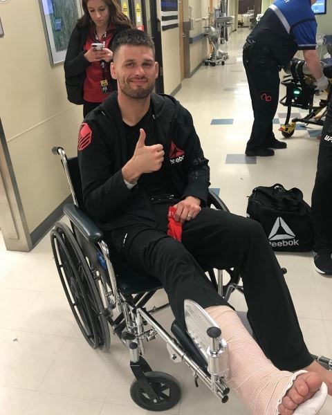 Тим Минс сломал ногу в двух местах в бою с Нико Прайсом