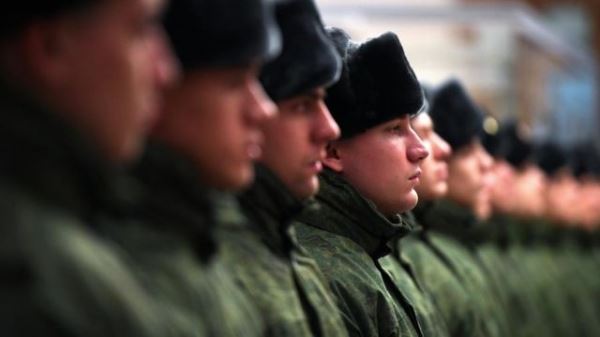 Депутаты Госдумы уравняли учащихся в праве на отсрочку от армии