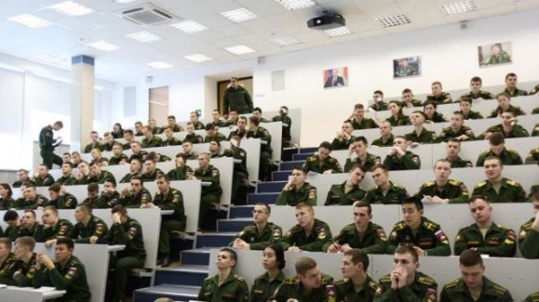 Комиссары в новых шлемах: в России возрождают вуз для замполитов